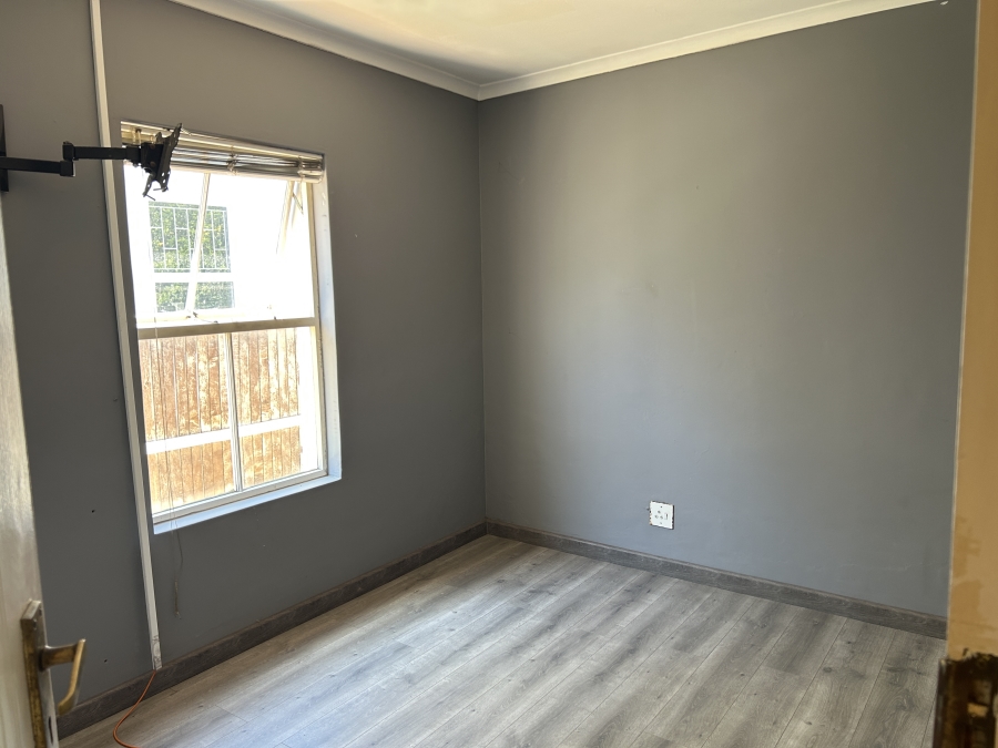 2 Bedroom Property for Sale in Zevenzicht Western Cape